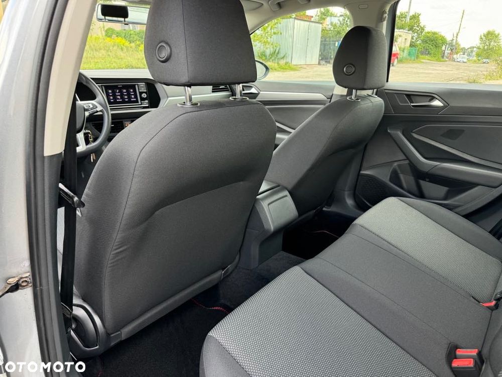 Volkswagen Jetta - 4