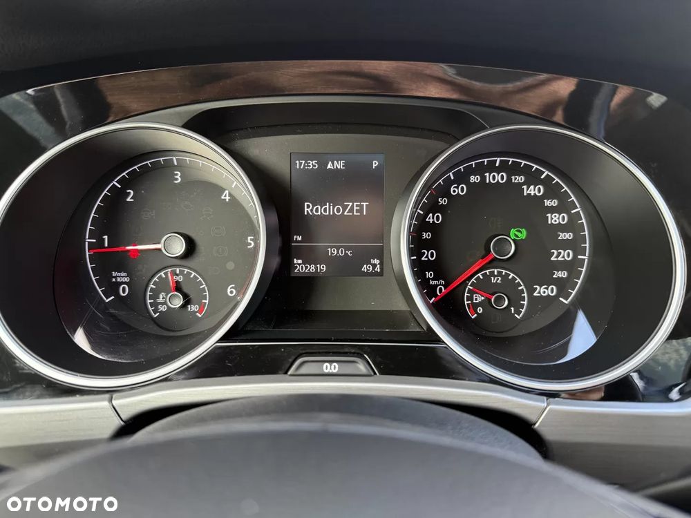 Volkswagen Touran - 12