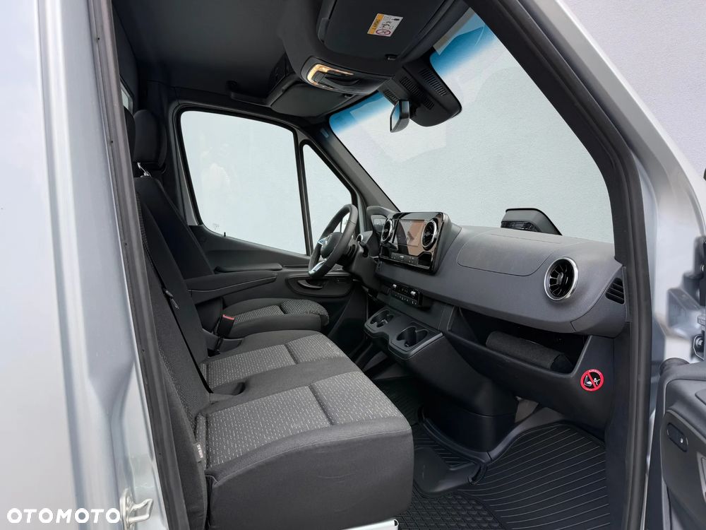 Mercedes-Benz Sprinter - 11
