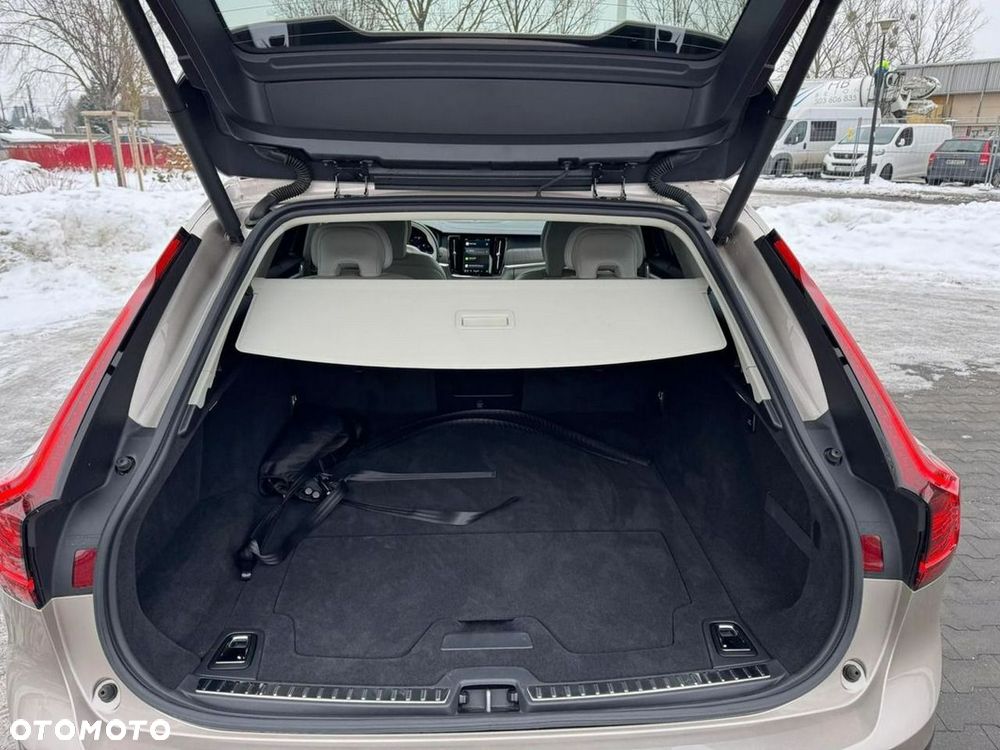 Volvo V90 Cross Country B5 B AWD Ultimate - 21