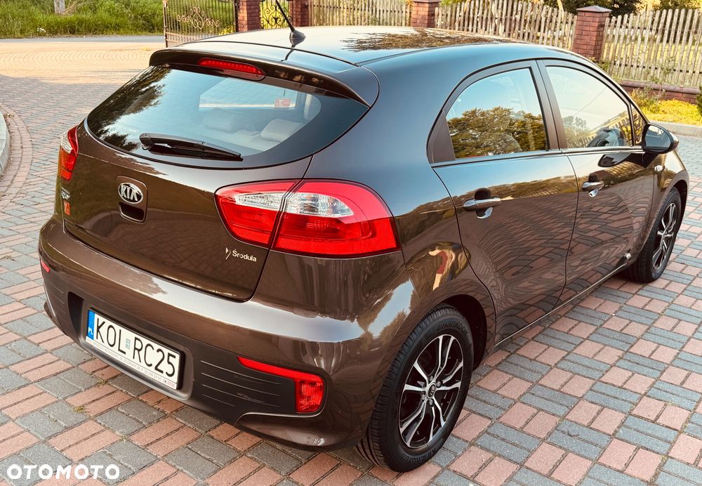 Kia Rio 1.2 L - 4