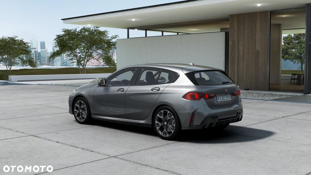 BMW 118D 2025 photo 2