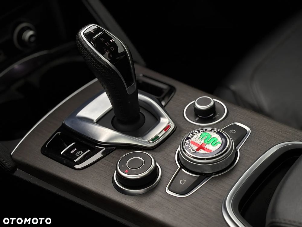 Alfa Romeo Stelvio - 28