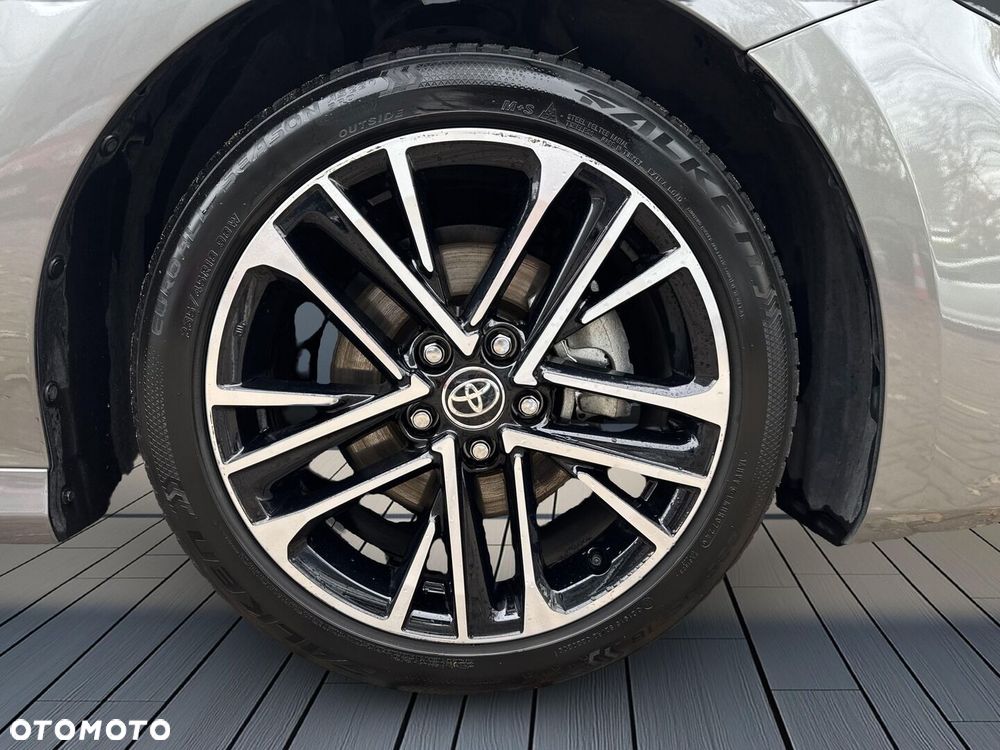 Toyota Camry - 32