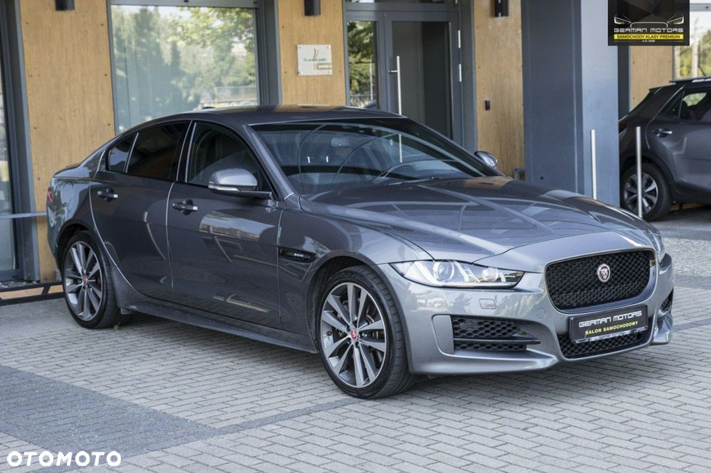 Jaguar XE - 10