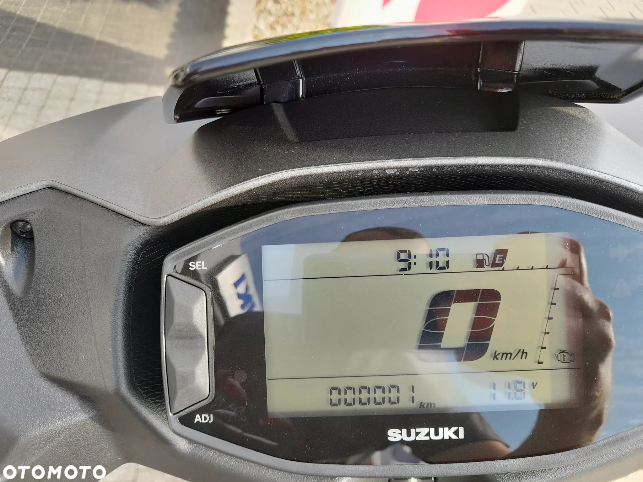 Suzuki Avenis - 6