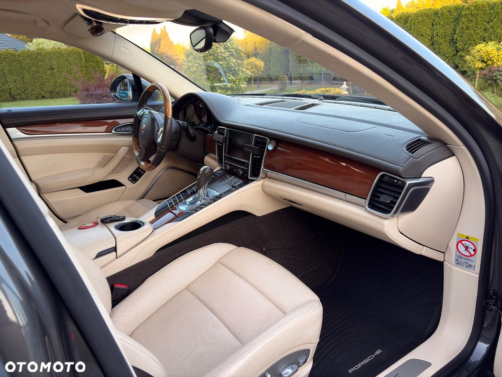 Porsche Panamera 4S Executive - 25