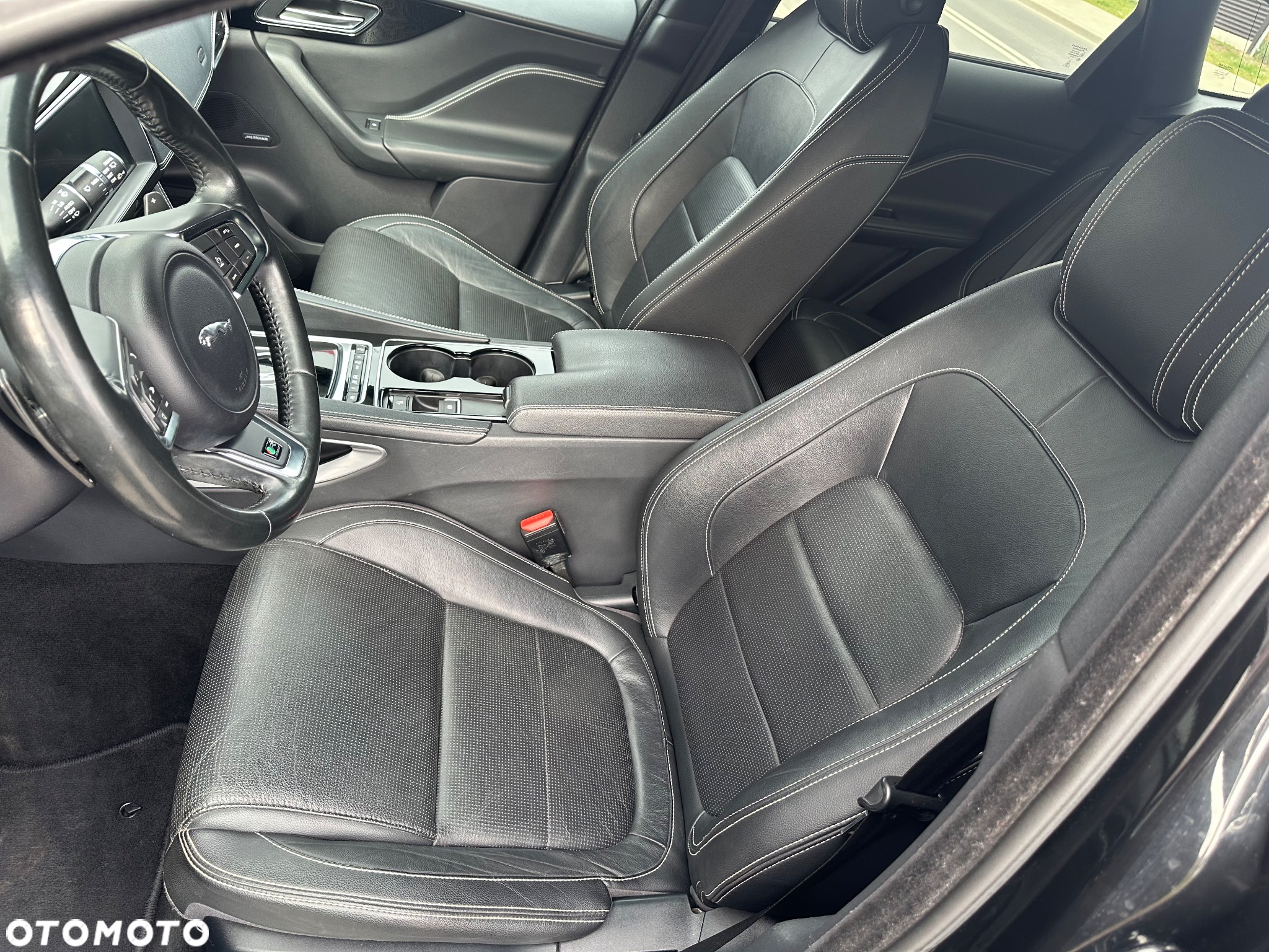 Jaguar F-Pace 2.0 i4D AWD R-Sport - 27