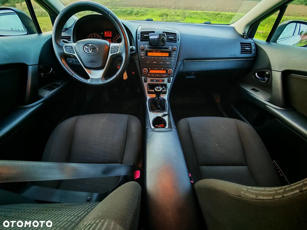 Toyota Avensis 1.6 Active - 17