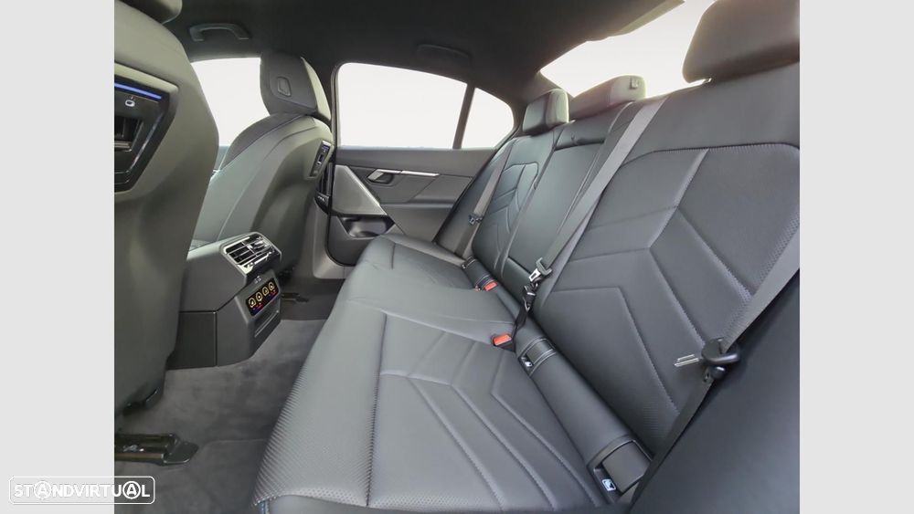 BMW i5 eDrive40 Pack Desportivo M - 14
