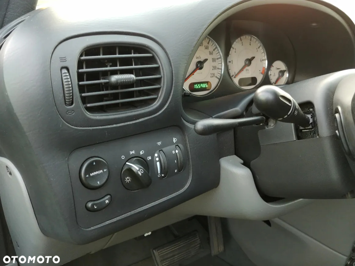 Chrysler Grand Voyager 3.3 Limited S&G - 18