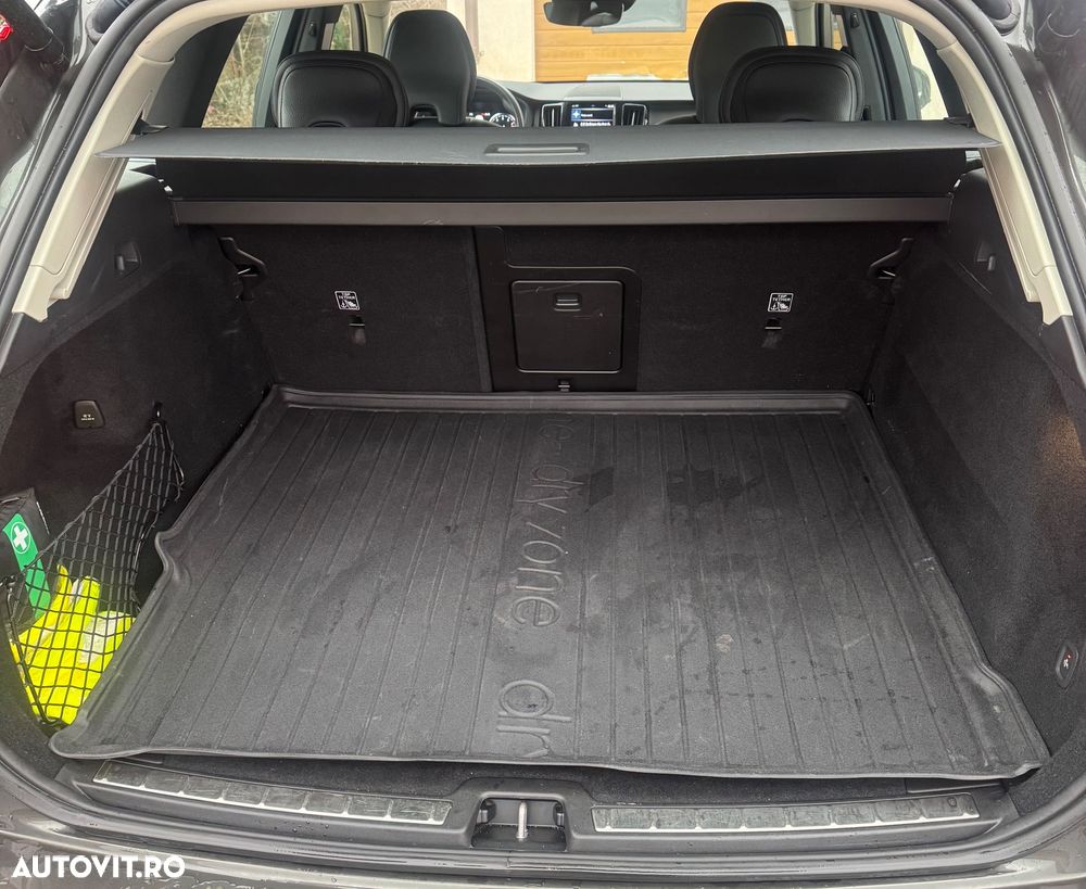 Volvo XC 60 T6 AWD Recharge Geartronic Inscription - 16