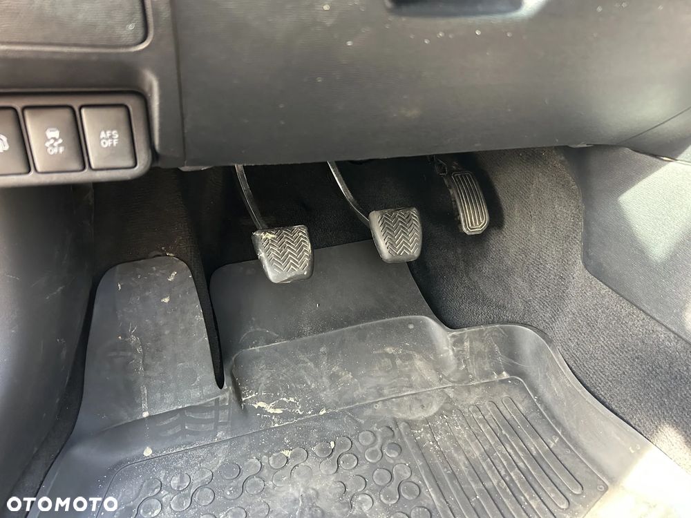 Toyota Avensis 1.8 Premium - 17