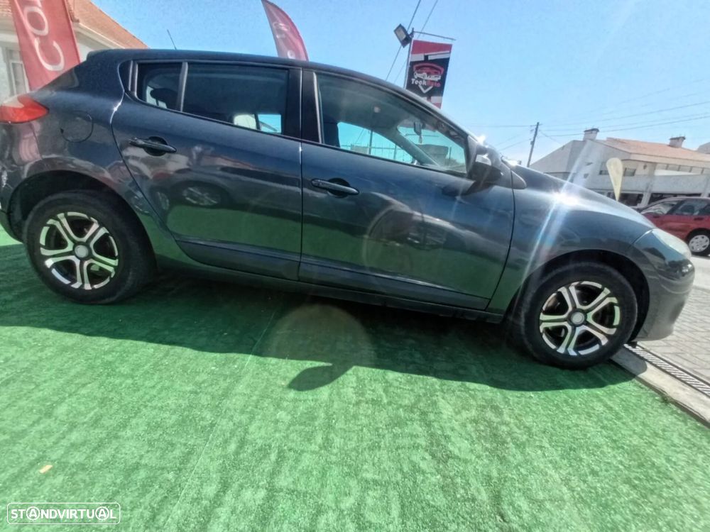 Renault Mégane 1.5 dCi Dynamique - 8