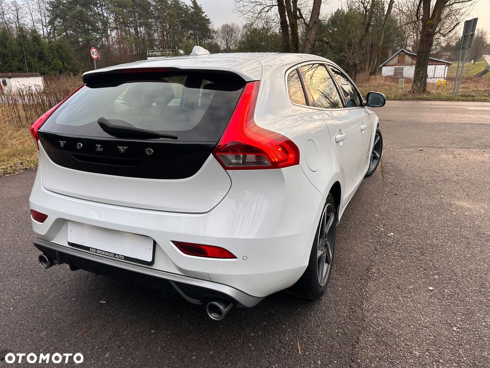 Volvo V40 D2 R Design - 14