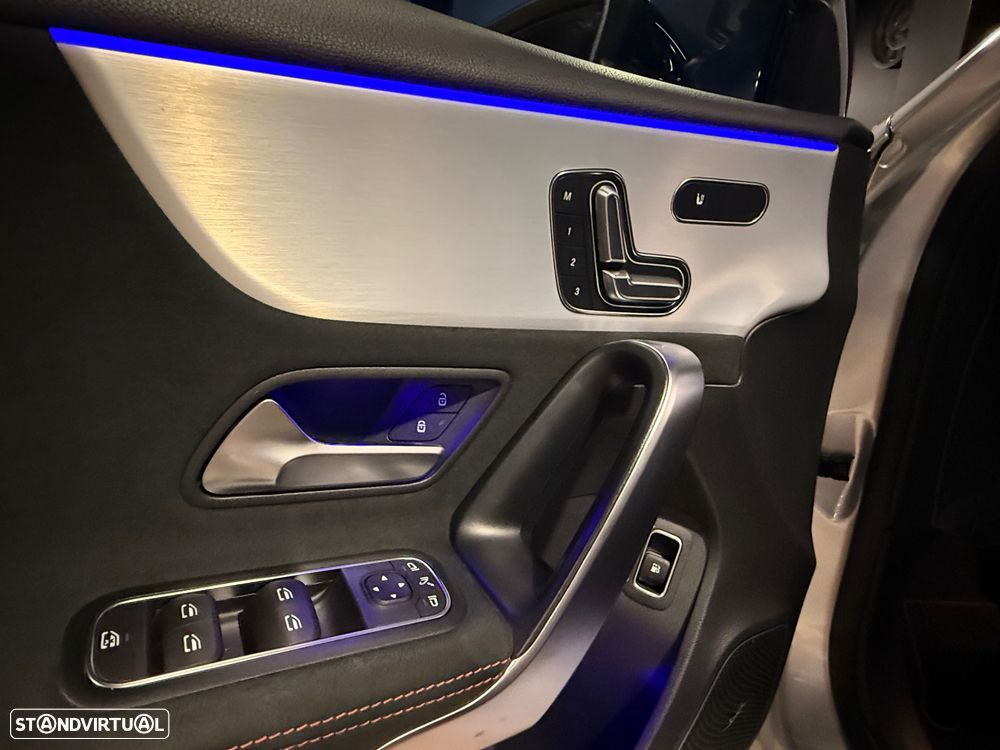 Mercedes-Benz A 250 e 8G-DCT AMG Line - 22