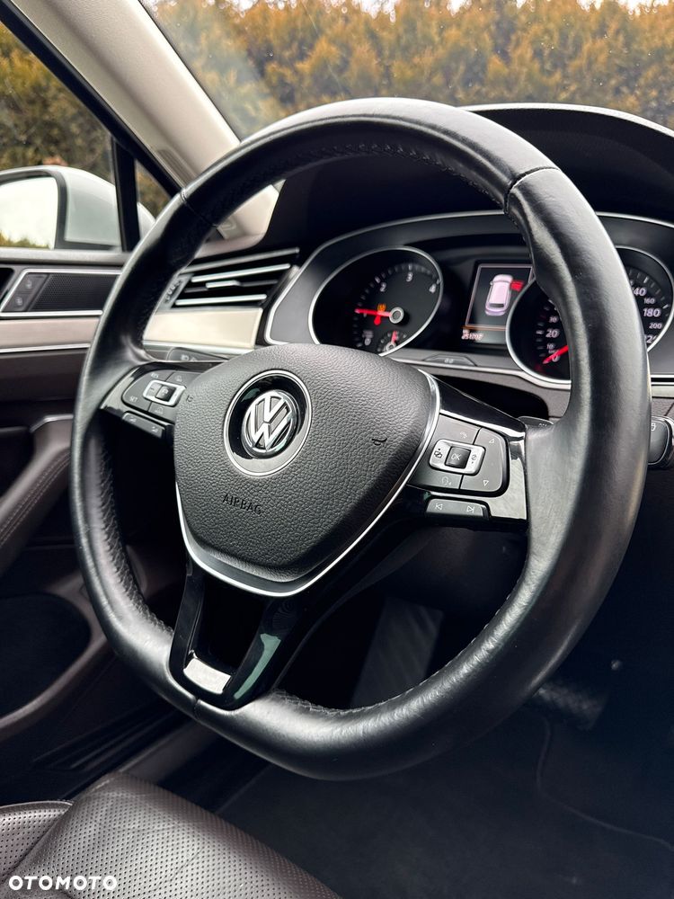 Volkswagen Passat 2.0 TDI SCR DSG Highline - 16