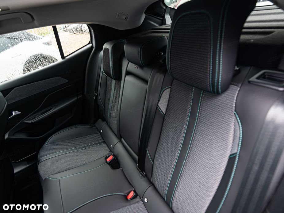 Peugeot 408 - 15