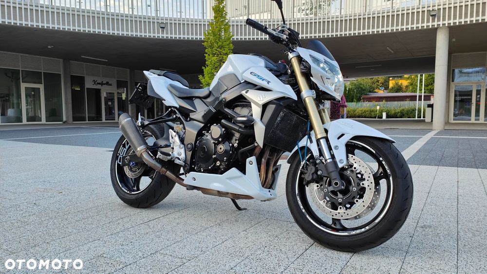 Suzuki GSR - 15