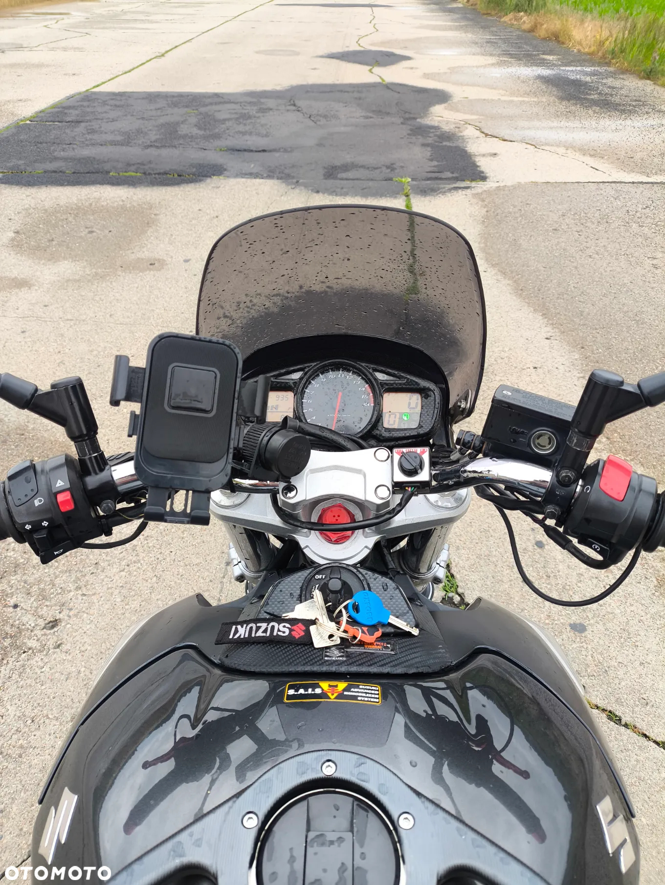 Suzuki GSR - 10