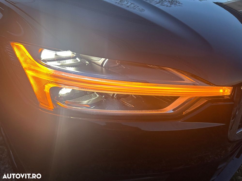 Volvo XC 60 D4 AWD Momentum - 33
