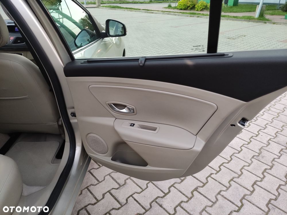 Renault Fluence 1.6 16V Privilege - 22