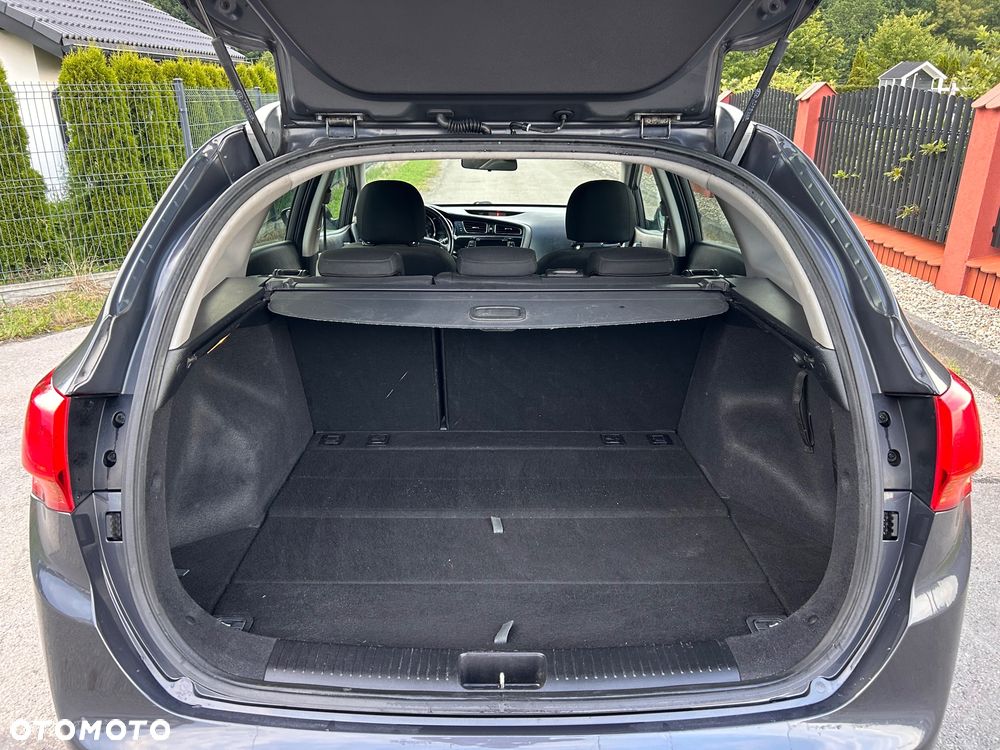 Kia Ceed 1.4 L - 11