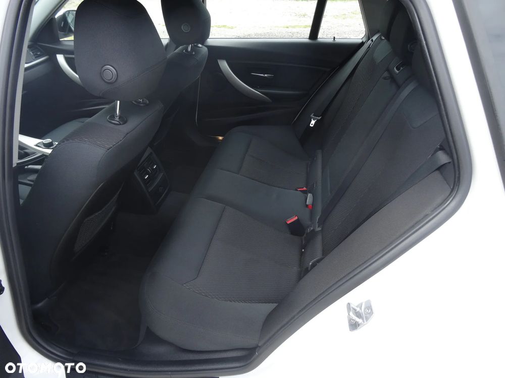 BMW Seria 3 318d - 18