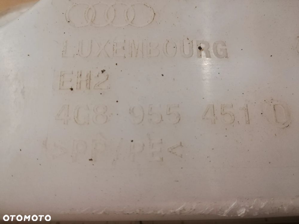Zbiorniczek spryskiwaczy AUDI A6 C7 4G8955451D + pompka - 3