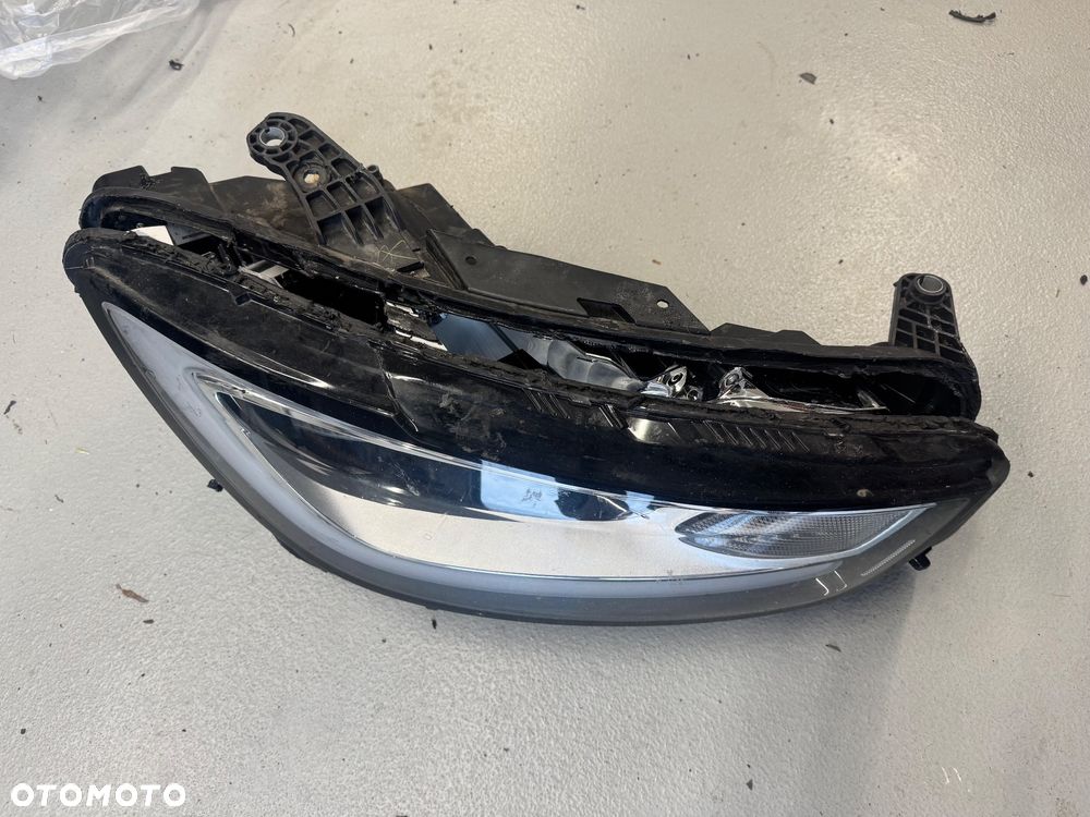 Lampa przednia Chrysler Pacifica - 3