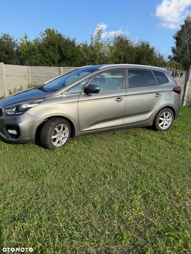 Kia Carens - 3