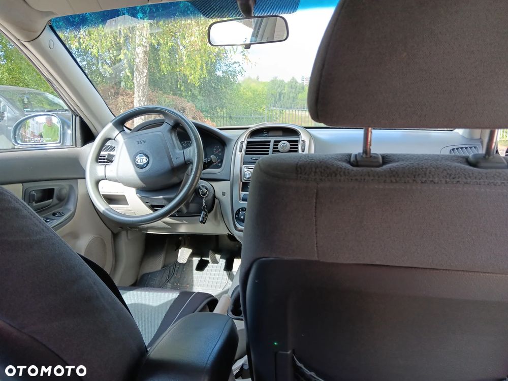 Kia Cerato 1.6 LX / Family - 15