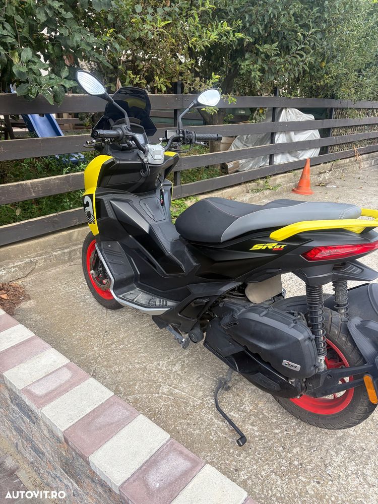Aprilia SR GT - 4