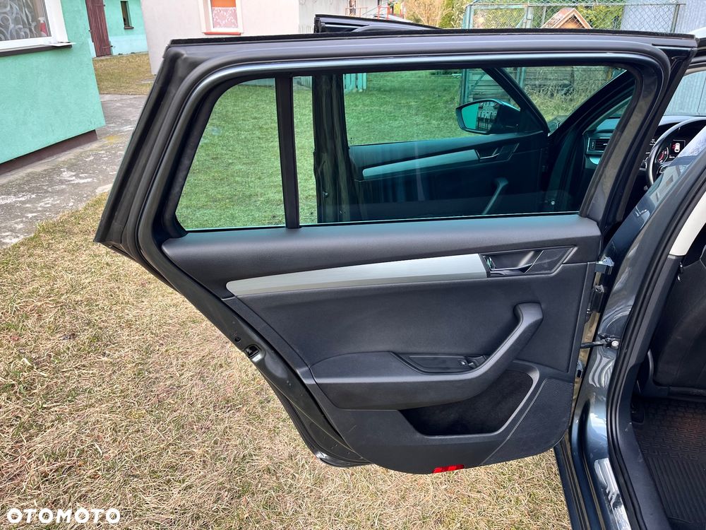 Skoda Superb 2.0 TDI DSG Ambition - 14