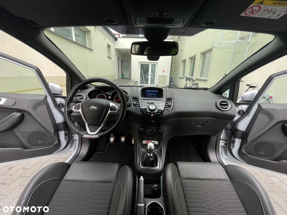 Ford Fiesta 1.6 EcoBoost ST200 - 32