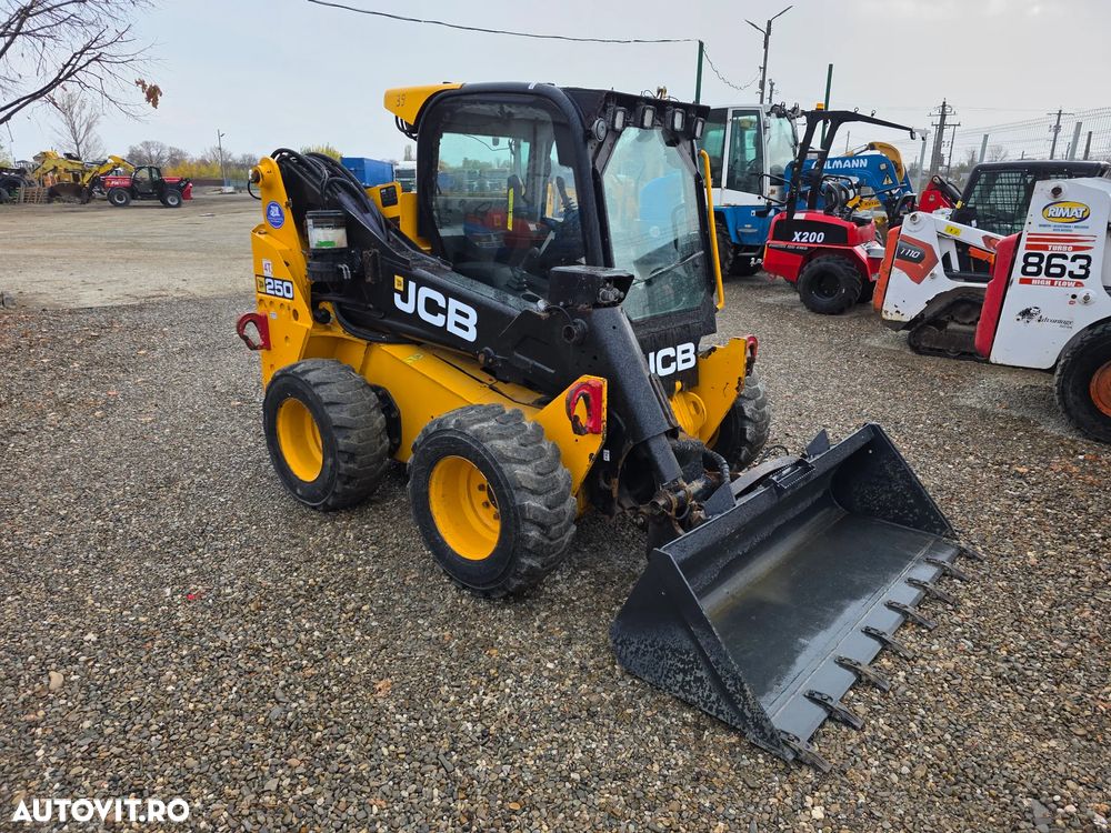 JCB 250 T4 skid steer miniincarcator bobcat