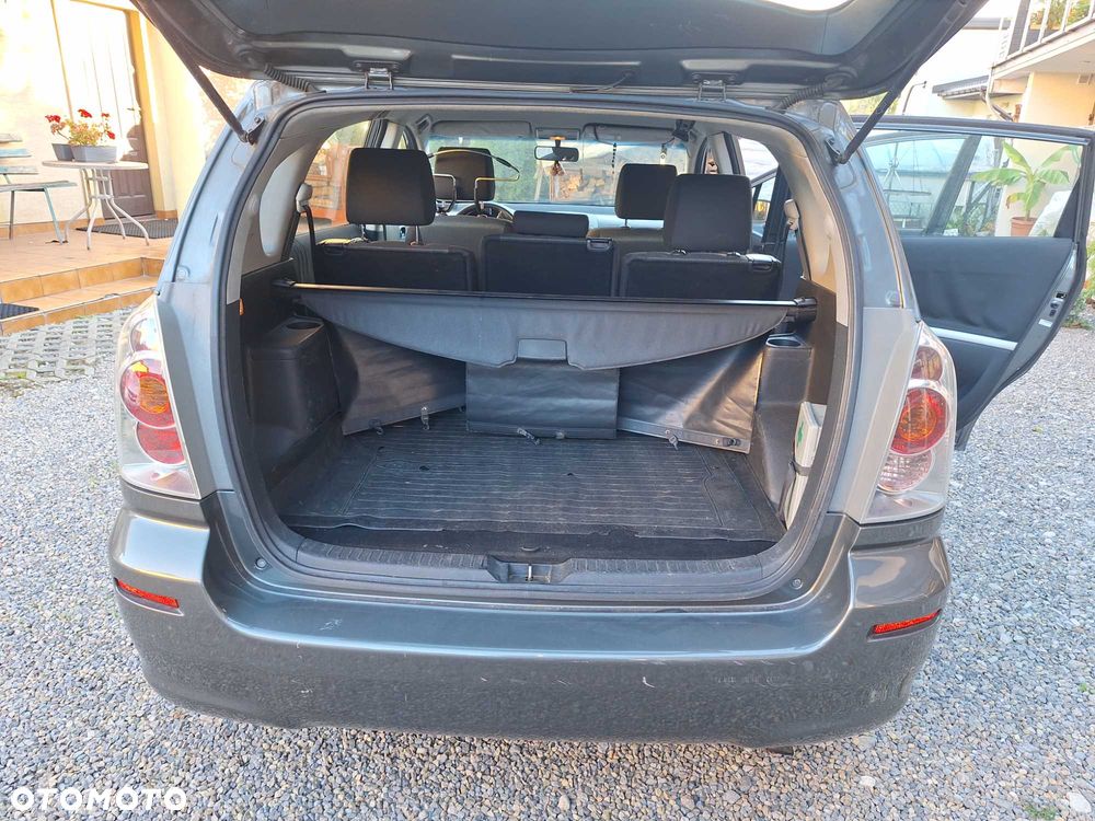 Toyota Corolla Verso - 5
