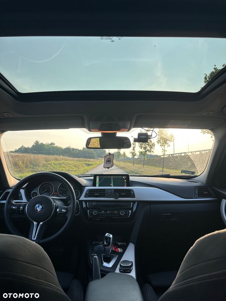BMW Seria 3 320d M Sport - 11