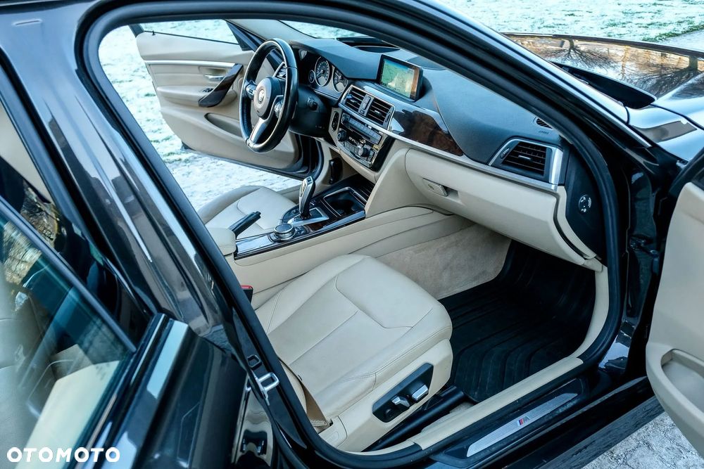 BMW Seria 3 320d xDrive Luxury Line - 33