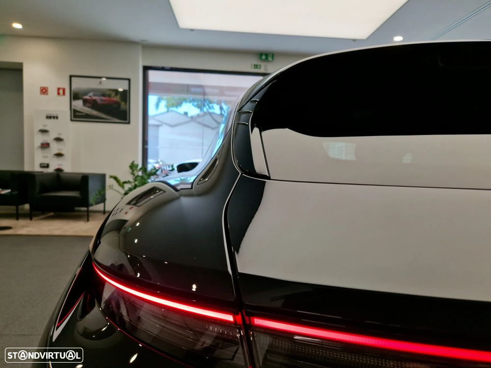 Porsche Taycan Sport Turismo - 4