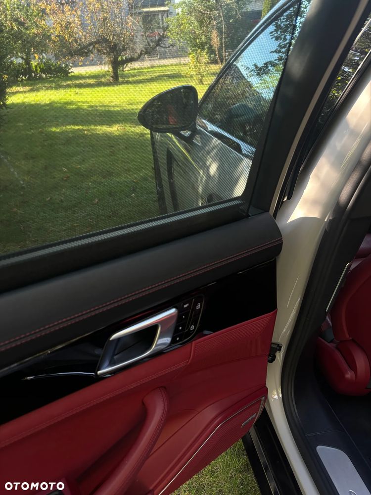 Porsche Panamera 4S Executive - 18