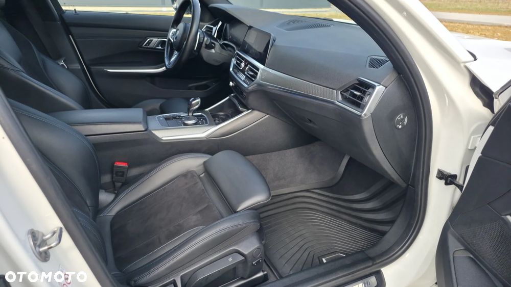 BMW Seria 3 320i Edition M Sport Shadow - 16