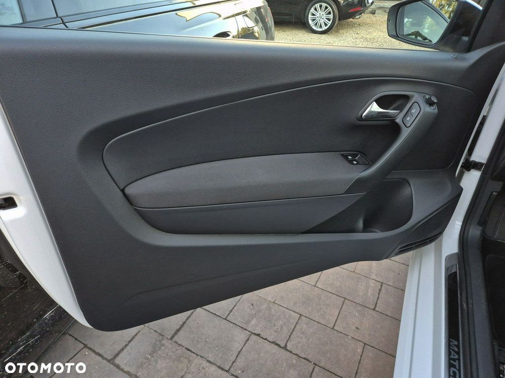 Volkswagen Polo 1.4 MATCH - 11