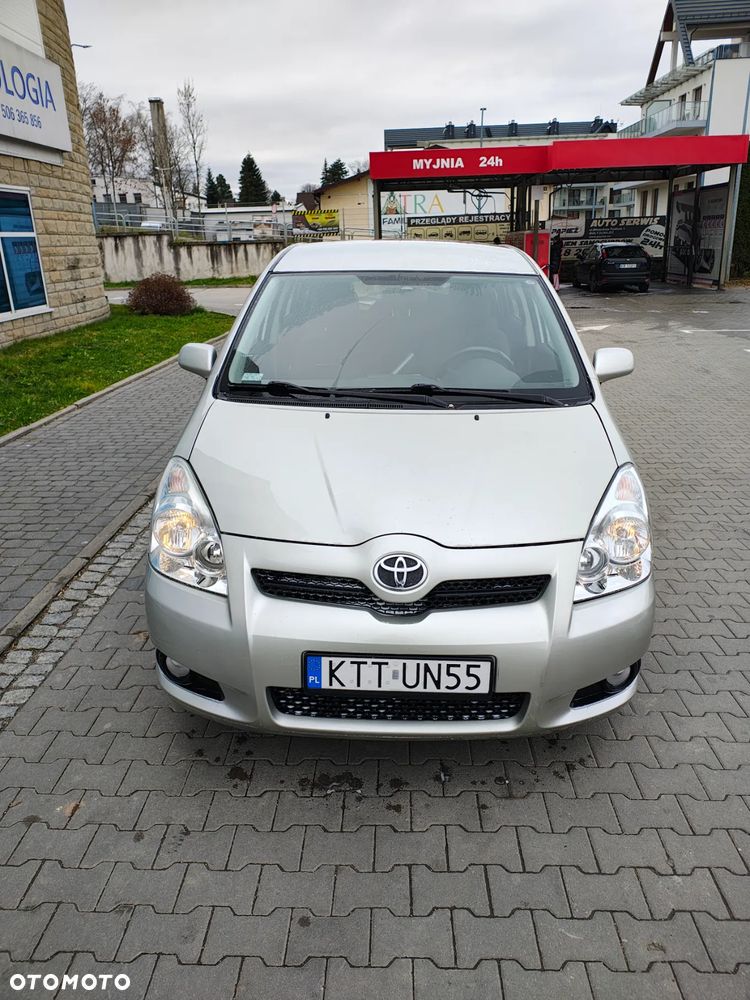 Toyota Corolla Verso 2.2 D-4D - 2