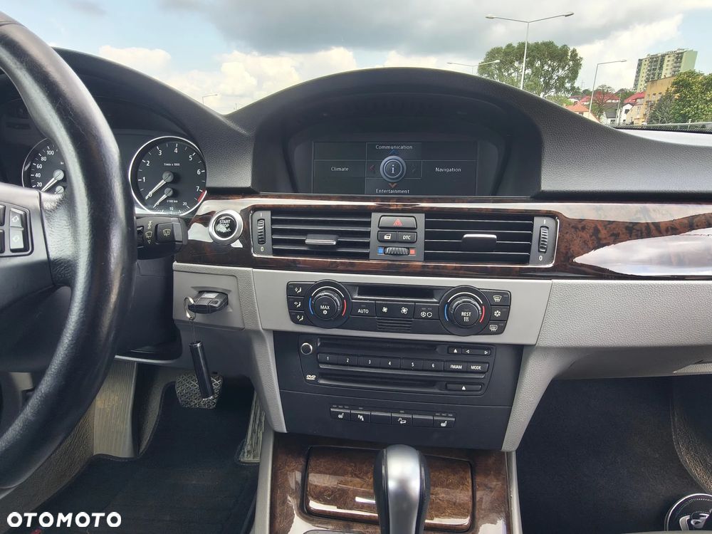 BMW Seria 3 330xi - 27