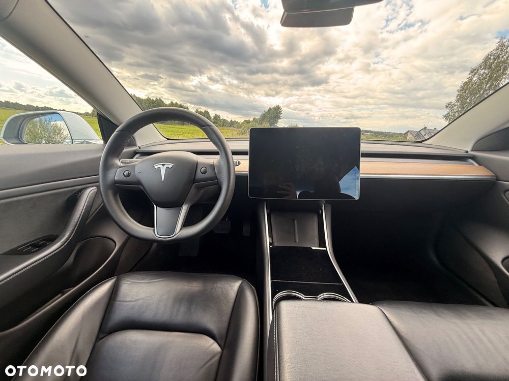 Tesla Model 3 - 16