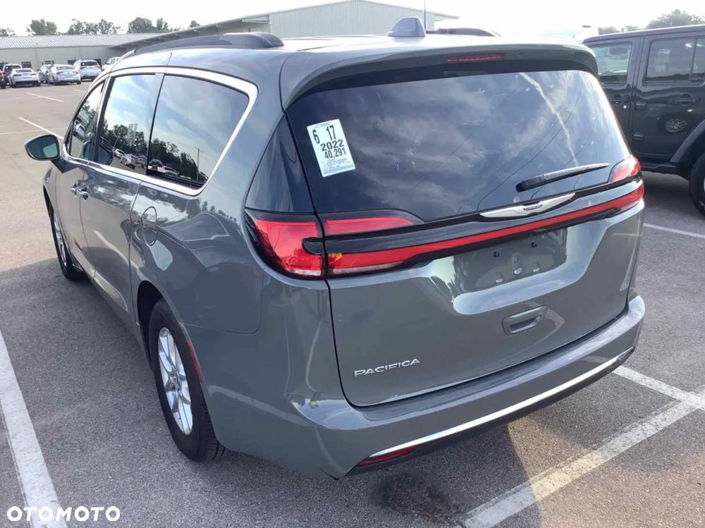 Chrysler Pacifica - 3