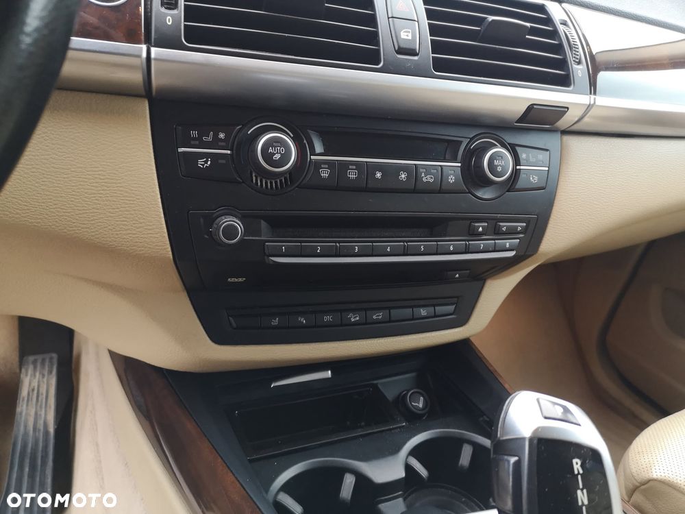 BMW X5 4.8i xDrive - 13