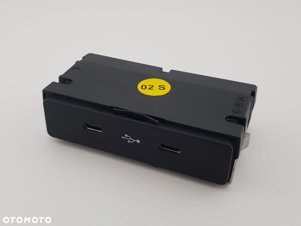 NOWE ORYGINALNE GNIAZDO ŁADOWANIA USB-C KONSOLI ŚRODKOWEJ PORSCHE 95C035736A - 1
