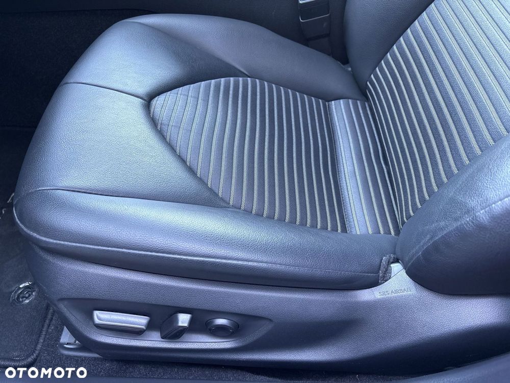 Toyota Camry 2.5 Hybrid Prestige CVT - 12